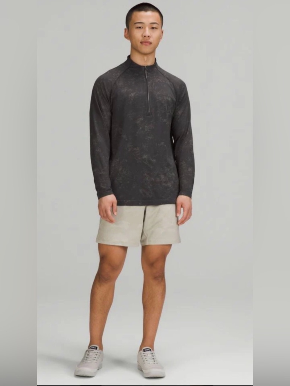 lululemon athletica Men's Long Sleeve Half-Zip Top.